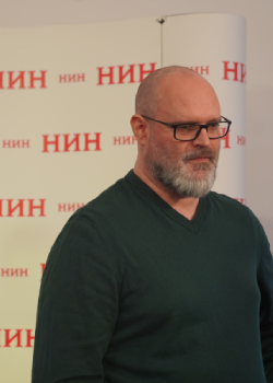 Živimo pod balastom konteksta, i neposrednog i šireg Darko Tuševljaković za NIN: