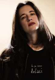 Poezija u muzici može svašta da trpi, na papiru ne Sajsi MC o zbirci „Šta žulja zgrade?